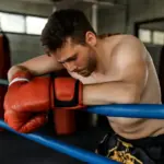 Cosa succede se non si rispetta il riposo tra gli allenamenti di muay thai? Il rischio di overtraining spesso sottovalutato
